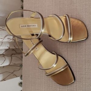 Like new Ann Marino metallic size 8 medium